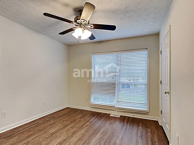 817 Hillary Ct — Photo 9