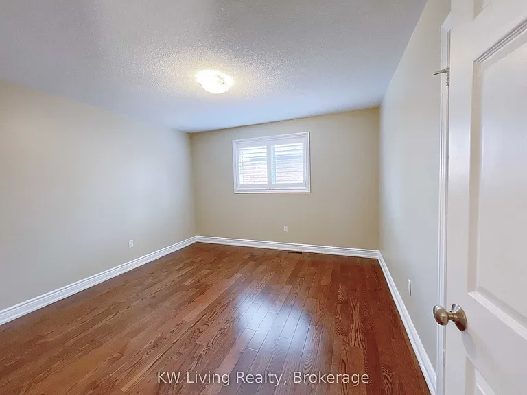 47 Waltham Cres — Photo 23