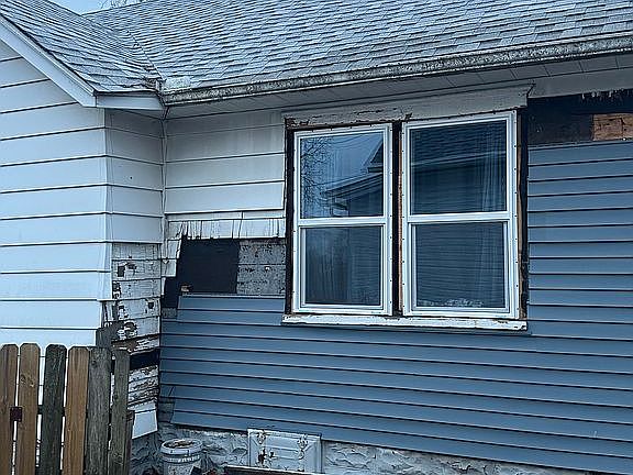 3rd image of 426 S Gladstone Ave