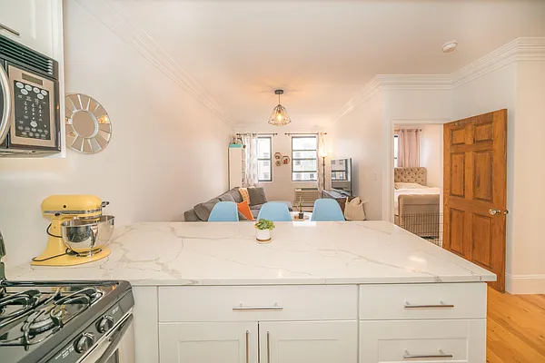 Rented by Compass | media 10