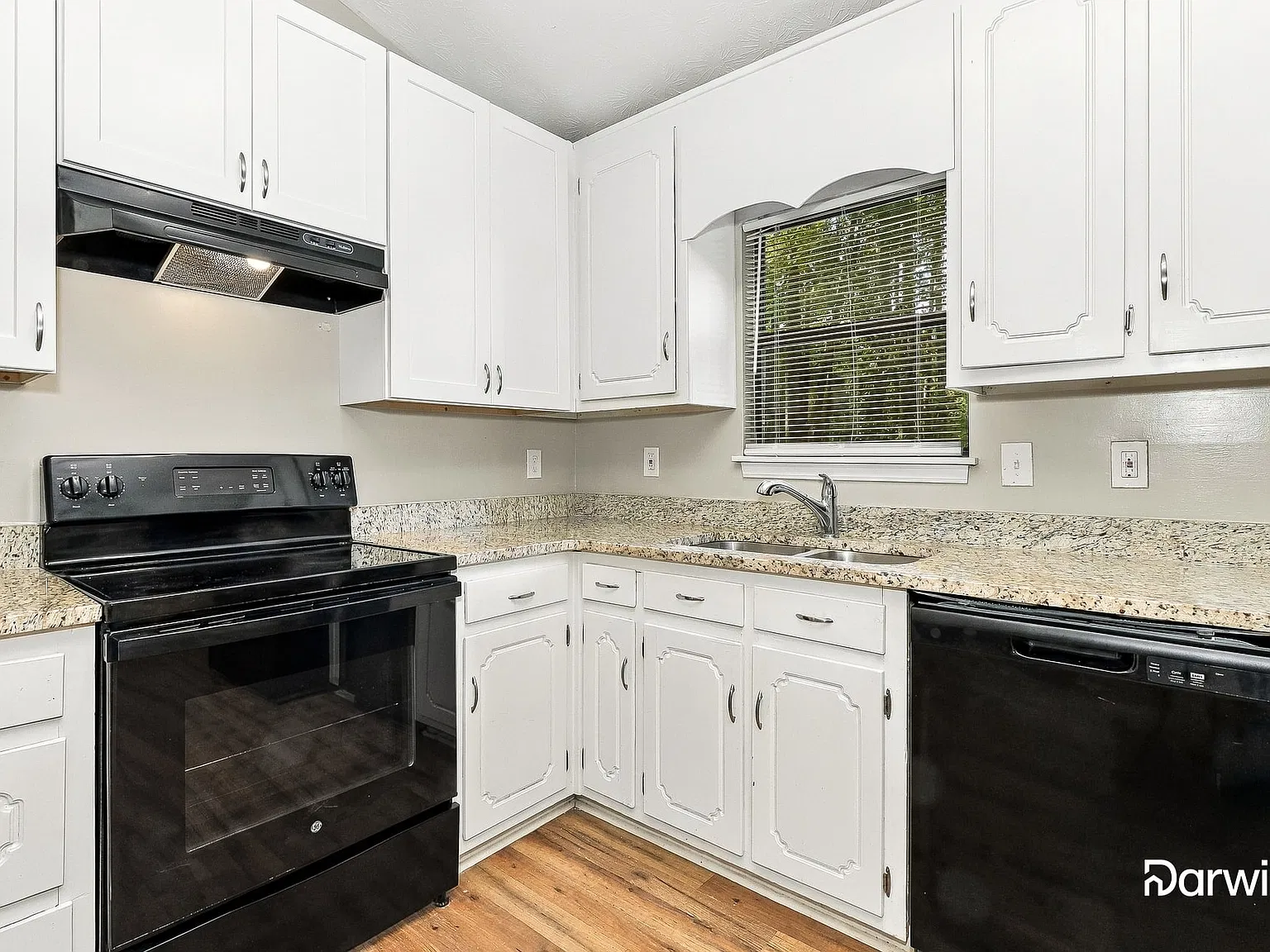 3 bed, 2.0 bath, 1116 sqft, $1,630 — Photo 3