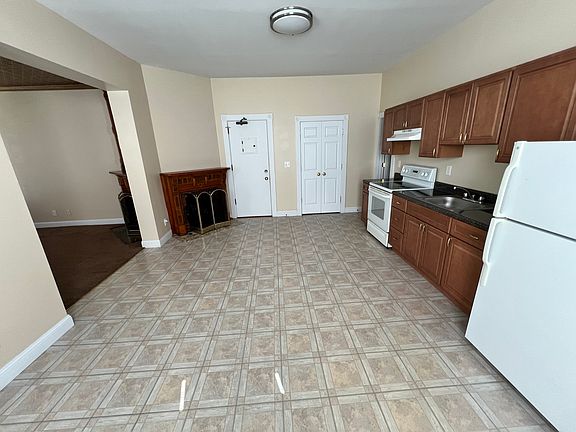 4th image of 94 Willow St #2