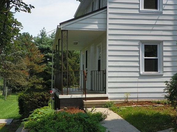 3rd image of 928 Thompson Ave