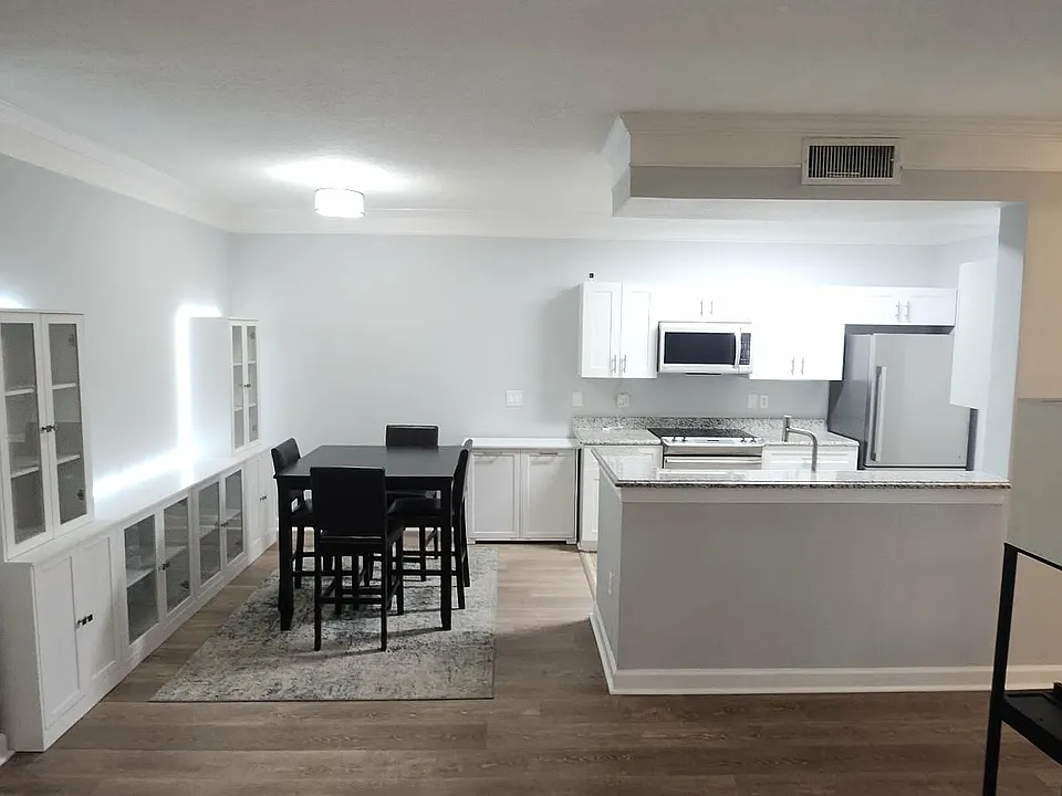 11520 Villa Grand #1020