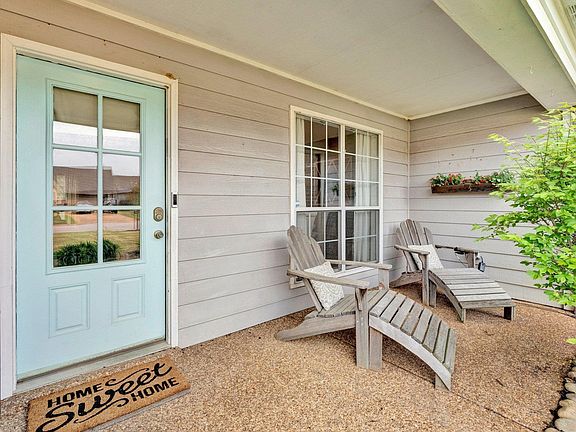 4th image of 385 Tate Dr