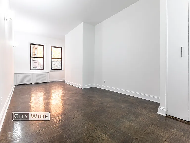 922 3rd Ave #4F — Photo 3