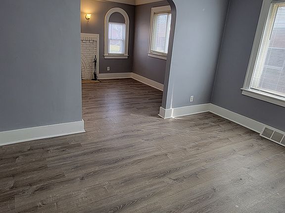 4th image of 9951 Mark Twain St #1
