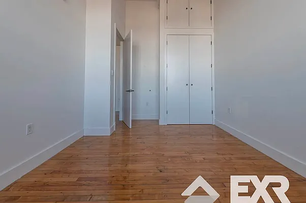 Rented by EXR | media 37