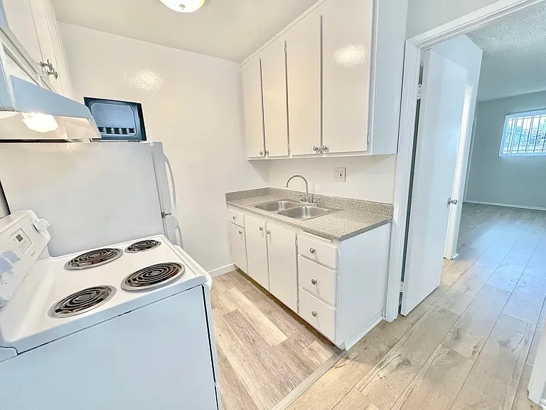 715 Machado Dr — Photo 3