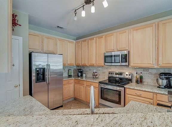 3rd image of 1300 Elmhurst Ln