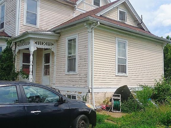 2nd image of 200 E 8th St