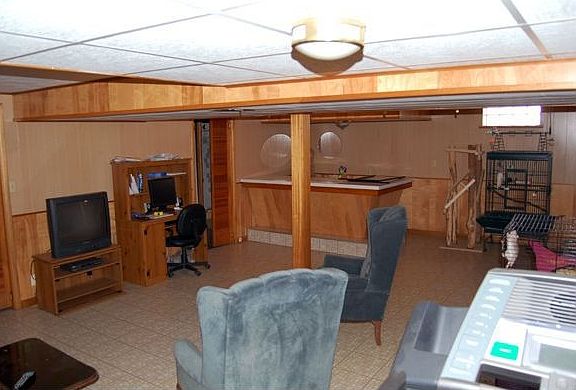Finished basment and Wet Bar