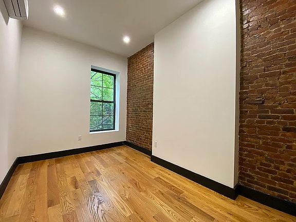 3rd image of 749 Putnam Ave #4