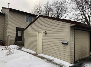3595 Cedarwood Ct, Bettendorf, IA