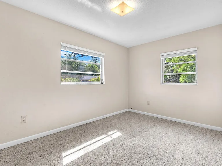 385 Lincoln Ave — Photo 21