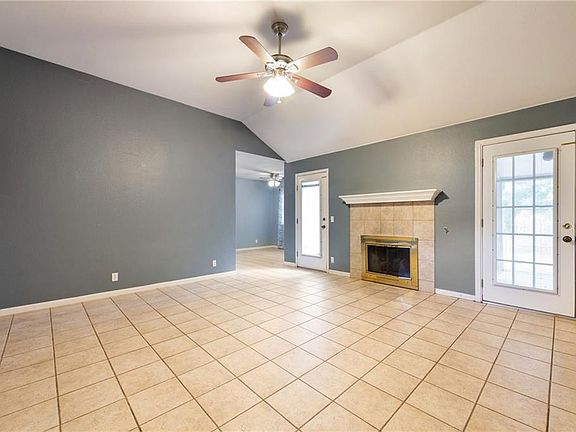 4th image of 250 Briarstone Dr