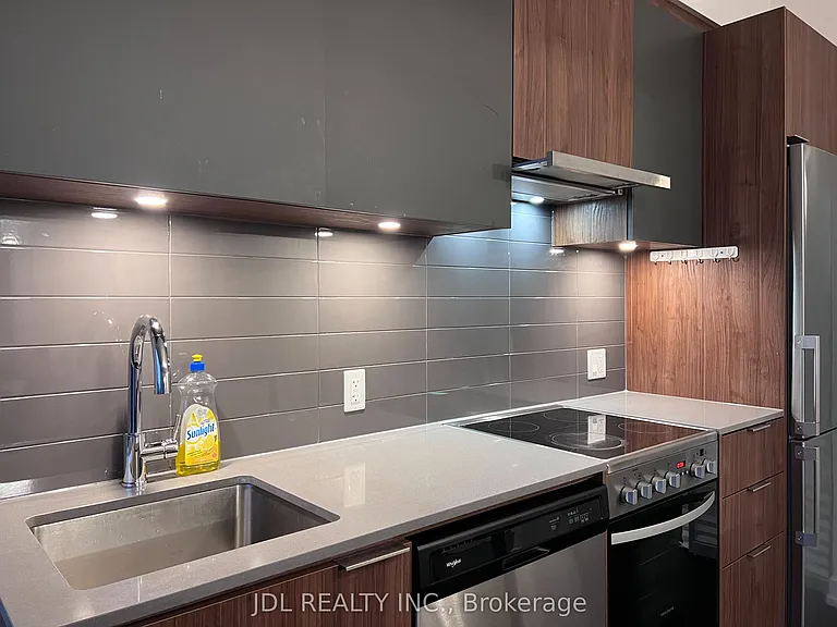 203 College St #402 — Photo 11