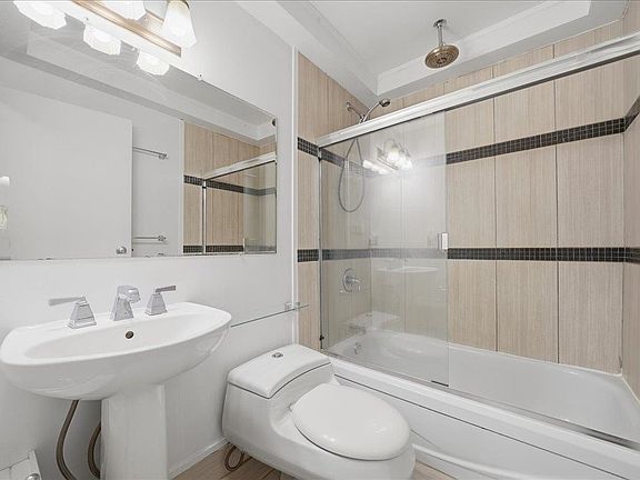 4th image of 825 E 7th Ave #309
