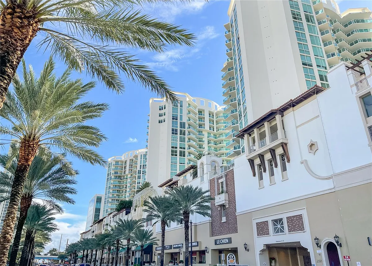 Building Photo - Sunny Isles Blvd