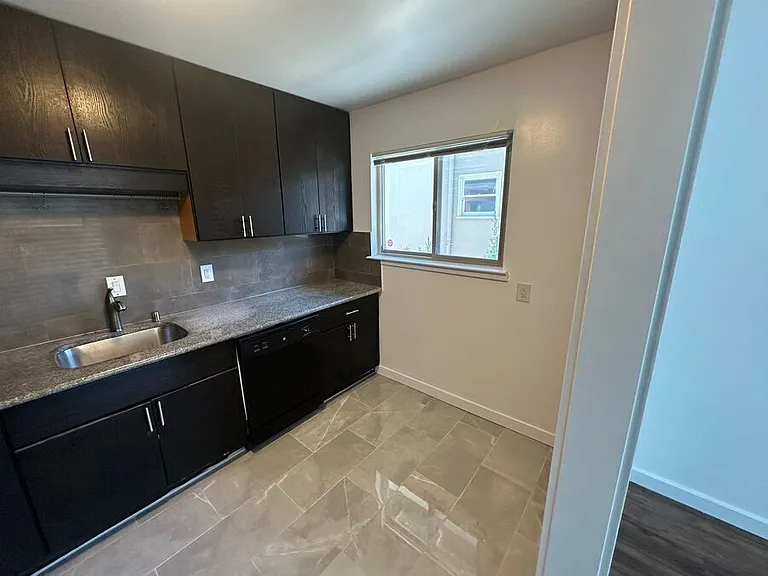2231 Ward St — Photo 8
