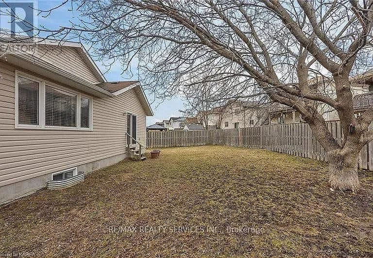 172 Macdougall Dr — Photo 34