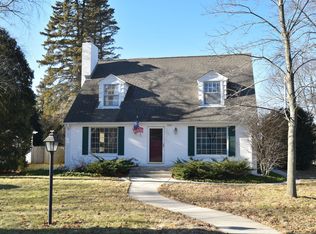 8345 N Greenvale Rd, Fox Pt, WI 53217