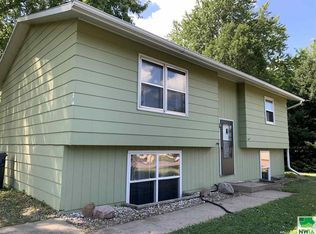 1117 Rice Dr, Vermillion, SD 57069