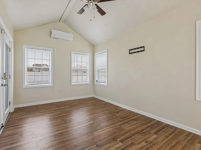 42 Kilverstone Way — Photo 35
