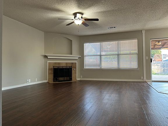 4th image of 2404 Texoma Dr