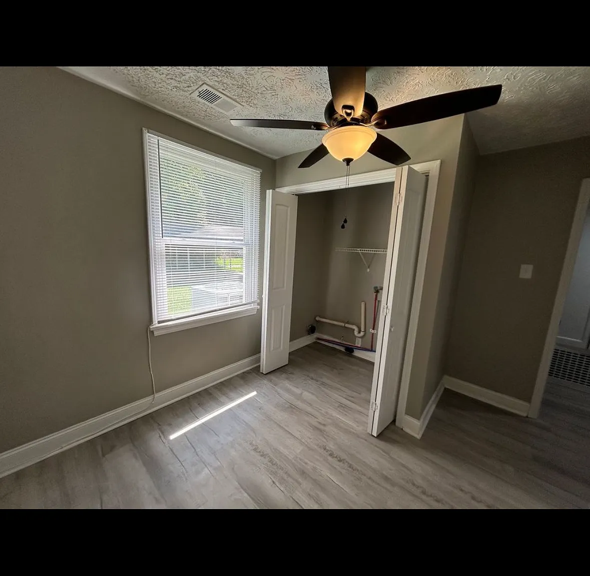 3 bed, 986 sqft, $1,400 — Photo 4