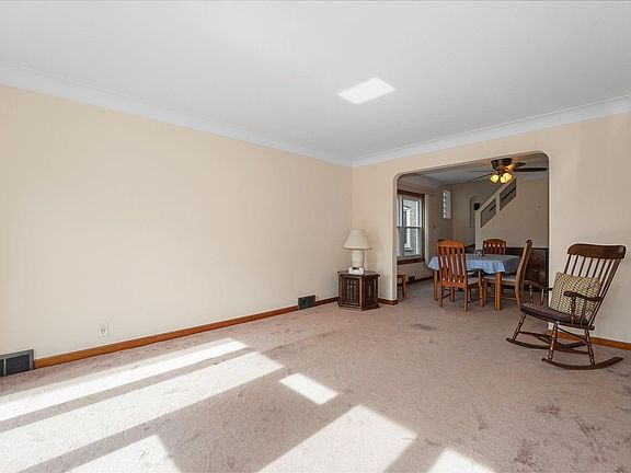 3rd image of 6130 S Moody Ave