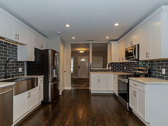3rd image of 5812 Locke Ave
