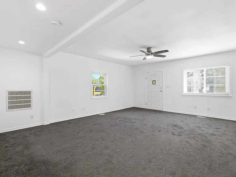 1162 Davis St — Photo 29