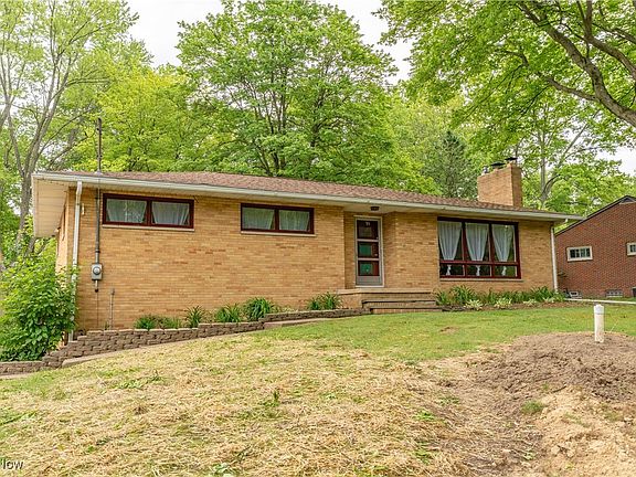 3rd image of 5887 Woodward Dr