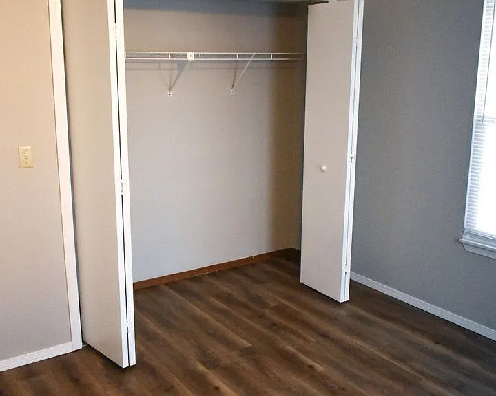 1024 E Walnut St — Photo 10