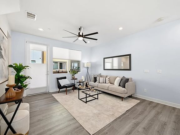 3rd image of 748 Shoreline Rd