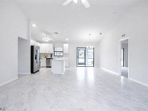 4th image of 3594 NE 9th Place Cpe