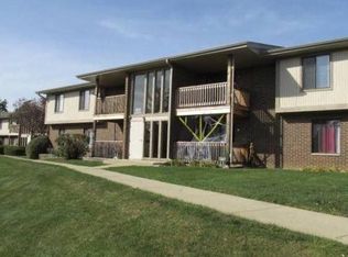 900 Garden Cir APT 8, Streamwood, IL