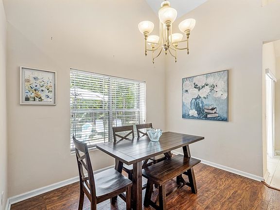 3rd image of 2029 Heatherbrook Dr