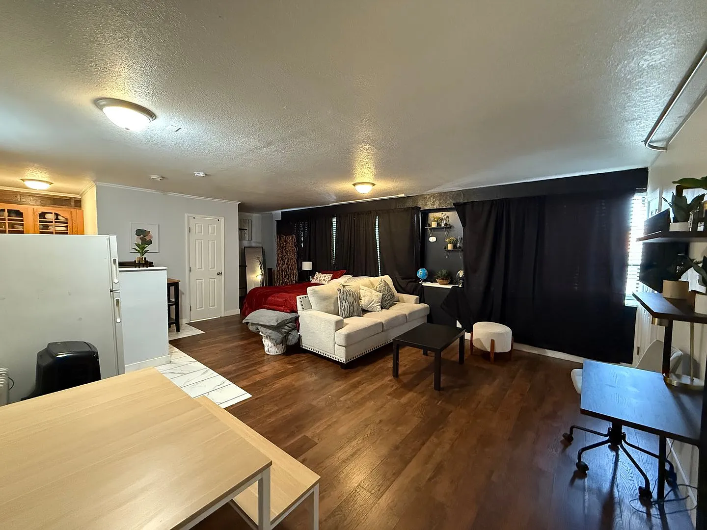 Move-In Ready Cozy Studio On South Broadway!! — Photo 2