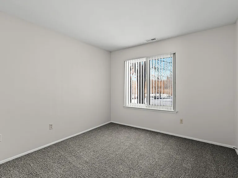Willow Tree Apartments — Photo 43