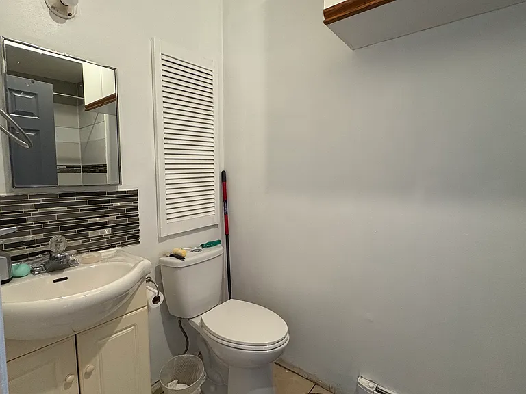 890 Home St — Photo 6