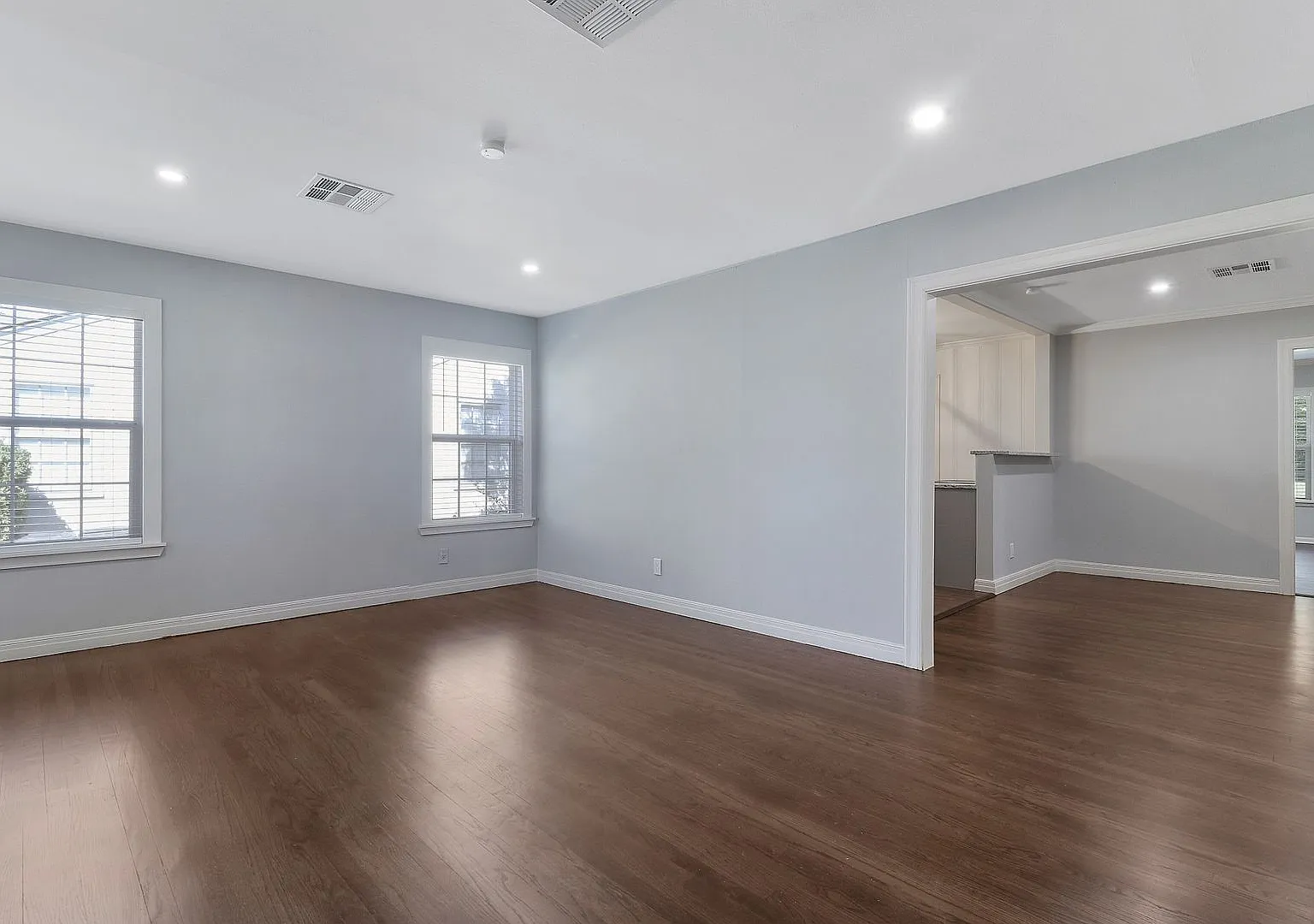 Completely Renovated Home Less Than 1 Mile From TCU — Photo 3