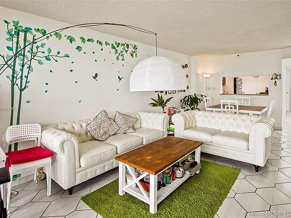 5th image of 2555 Collins Ave APT 907