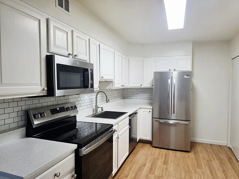 4516 Gretna St — Photo 10