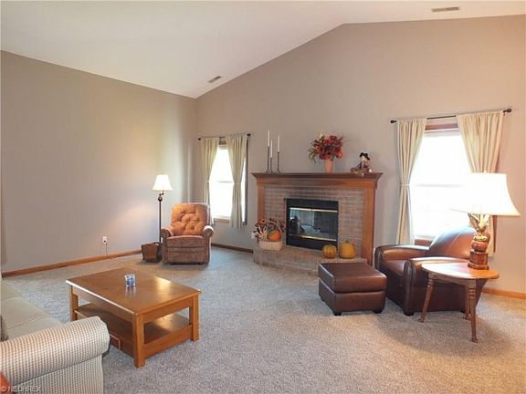 3rd image of 110 Bridgewater Ln