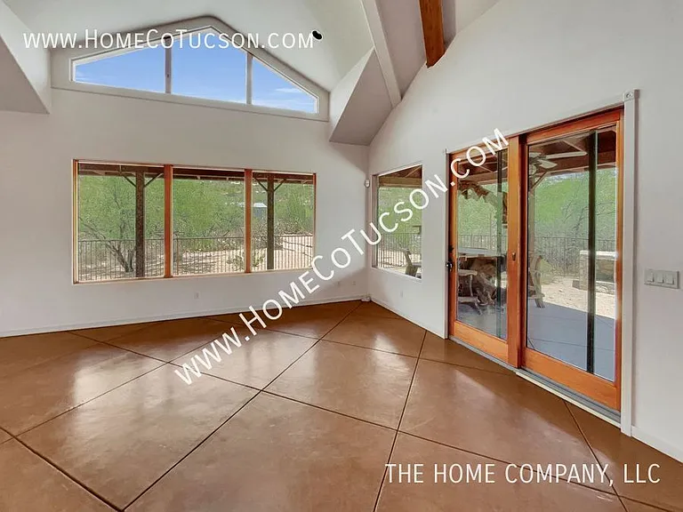 12235 E Horsehead Rd — Photo 5
