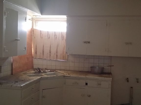 5th image of 1327 Glen Garden Dr