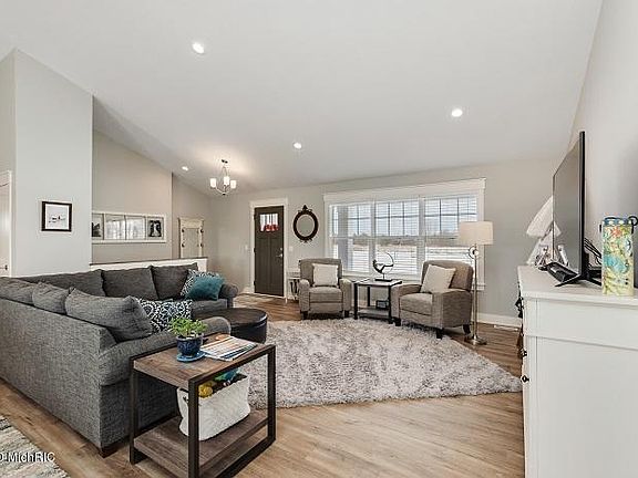 5th image of 9414 Jack Pine Dr