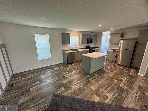3rd image of 108 Elmwood Dr